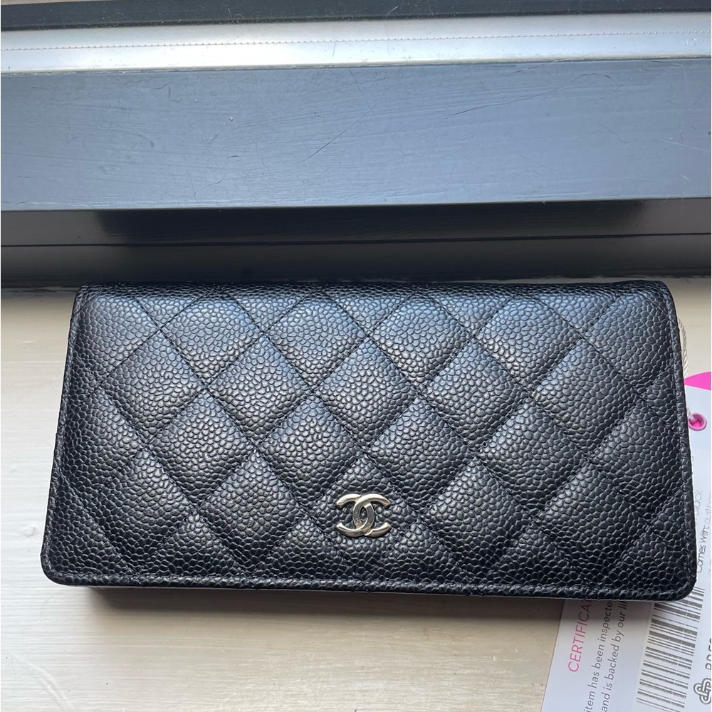 Chanel Caviar Quilted Yen Wallet - Picture 15 of 16